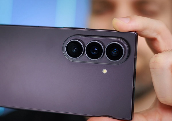 Z Fold8 chỉ sở hữu cụm camera kép ở mặt lưng