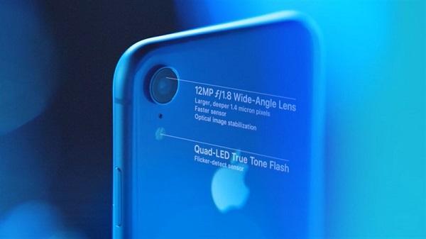 So sánh iPhone XR và iPhone 8