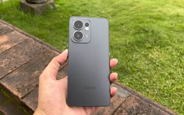 OPPO Reno13 F sở hữu độ bền cao hơn so với Samsung Galaxy A27 5G