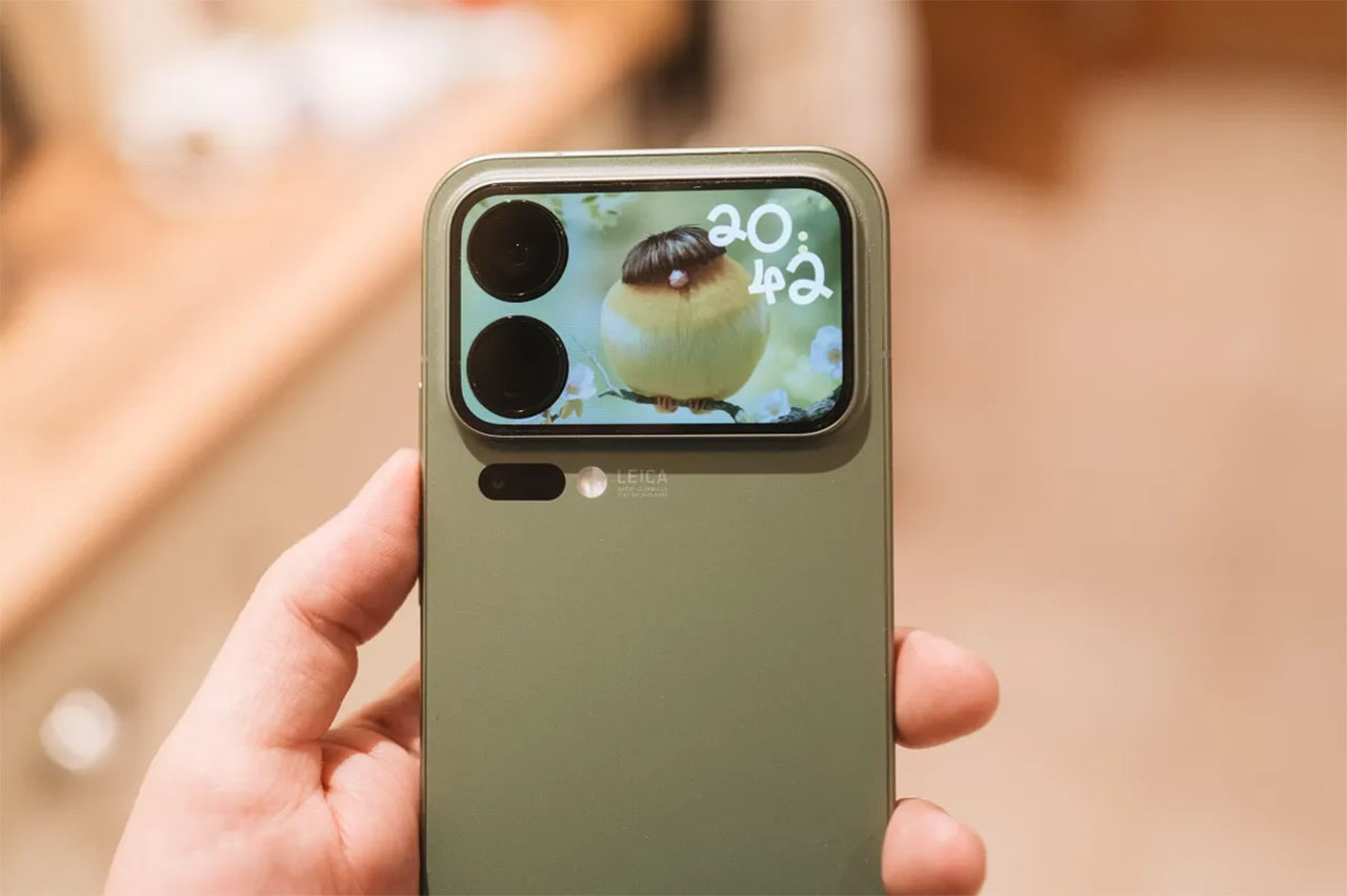 Màn hình phụ trên Xiaomi 18 Pro Max
