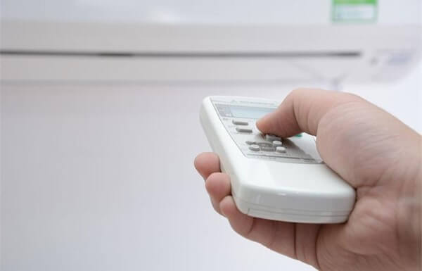 Kiểm tra mắt nhận tín hiệu hoặc bo mạch trên dàn lạnh điều hòa bị hỏng