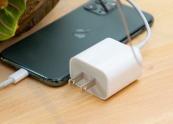 Sạc nhanh iPhone bao nhiêu W là tốt? Cách chọn củ sạc chuẩn cho từng dòng iPhone
