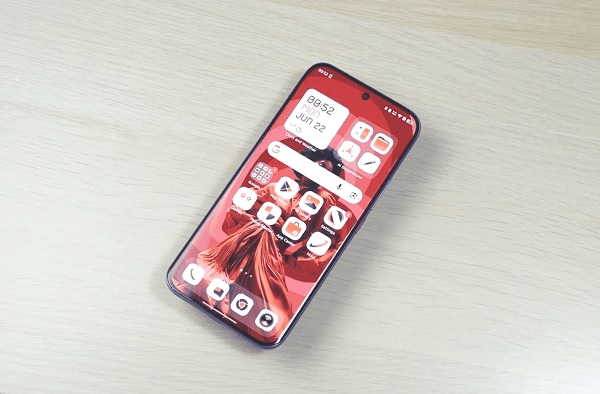 TECNO POVA Curve 2 5G sở hữu tấm nền AMOLED 6.78 inch cùng tần số quét 144Hz