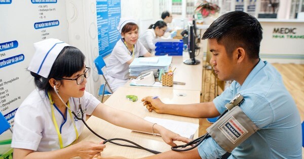 Mức phí khám sức khỏe thi bằng lái A1 thường dao động khoảng 150.000 – 300.000 đồng
