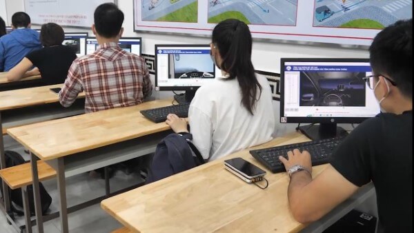 Tổng mức lệ phí thi và làm thẻ PET khoảng 200.000 – 300.000 đồng