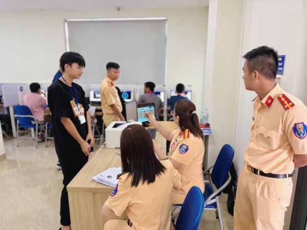 Lưu ý hỏi rõ chính sách thi lại nếu không đạt
