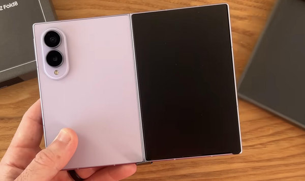 Thiết kế passport thân rộng mới của Galaxy Z Fold8