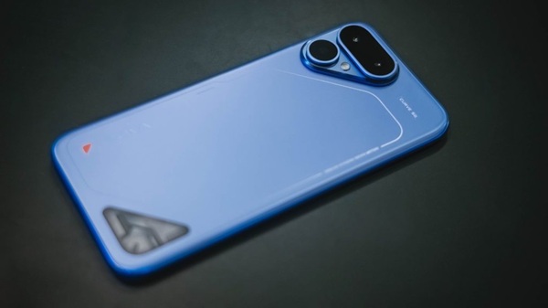Hãng đã tích hợp thành công viên pin dung lượng tới 8.000mAh vào một ngoại hình cực kỳ mỏng nhẹ