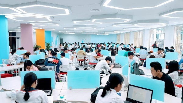 Nhóm ngành thuộc lĩnh vực công nghệ và kinh doanh có điểm chuẩn cao