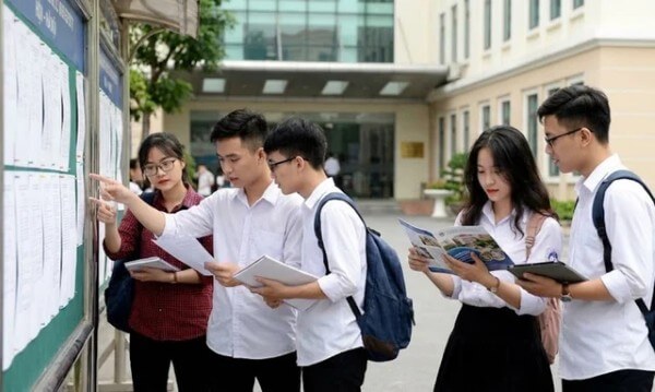 Những nhóm ngành có điểm chuẩn cao nhất và lưu ý khi tuyển sinh