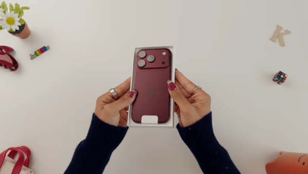 Đập hộp iPhone 18 Pro Max màu Đỏ Burgundy (Youtube Krystal Lora)