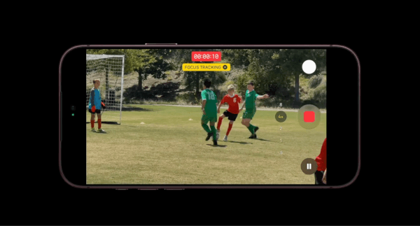 Sử dụng thực tế tính năng Focus Tracking trên iPhone 18 Pro Max (Youtube Karl Conard)