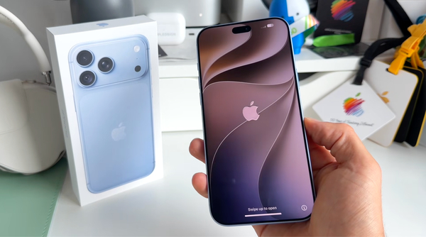 Khởi động máy iPhone 18 Pro (Youtube AppleDsign)
