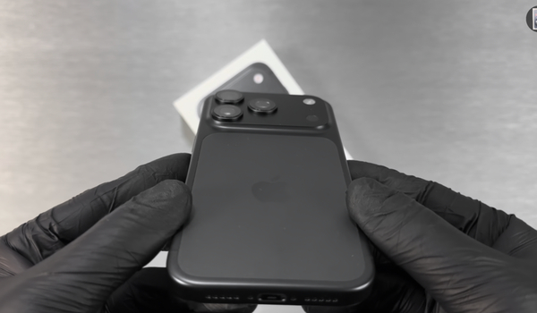 Độ lồi cụm camera thực tế trên iPhone 18 Pro (Youtube Dr Unbox)