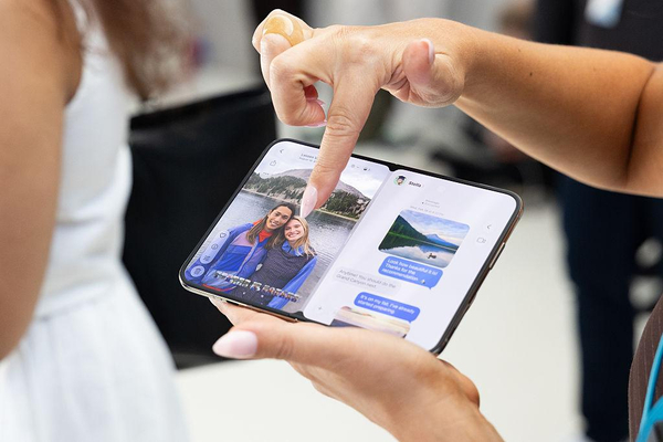 Thử nghiệm iPhone Duo trên tay với tính năng nhắn tin