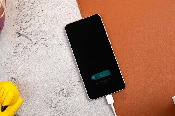 Samsung Galaxy S26 FE lại gỡ gạc nhờ tính năng sạc không dây 15W và khả năng sạc ngược không dây