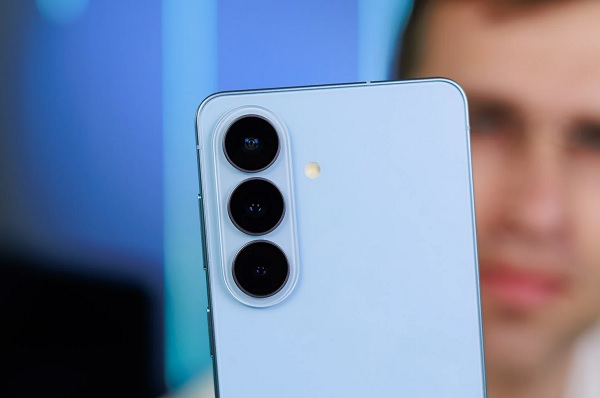 Galaxy S26 được trang bị hệ thống camera đa tiêu cự với cảm biến chính có độ phân giải rất lớn