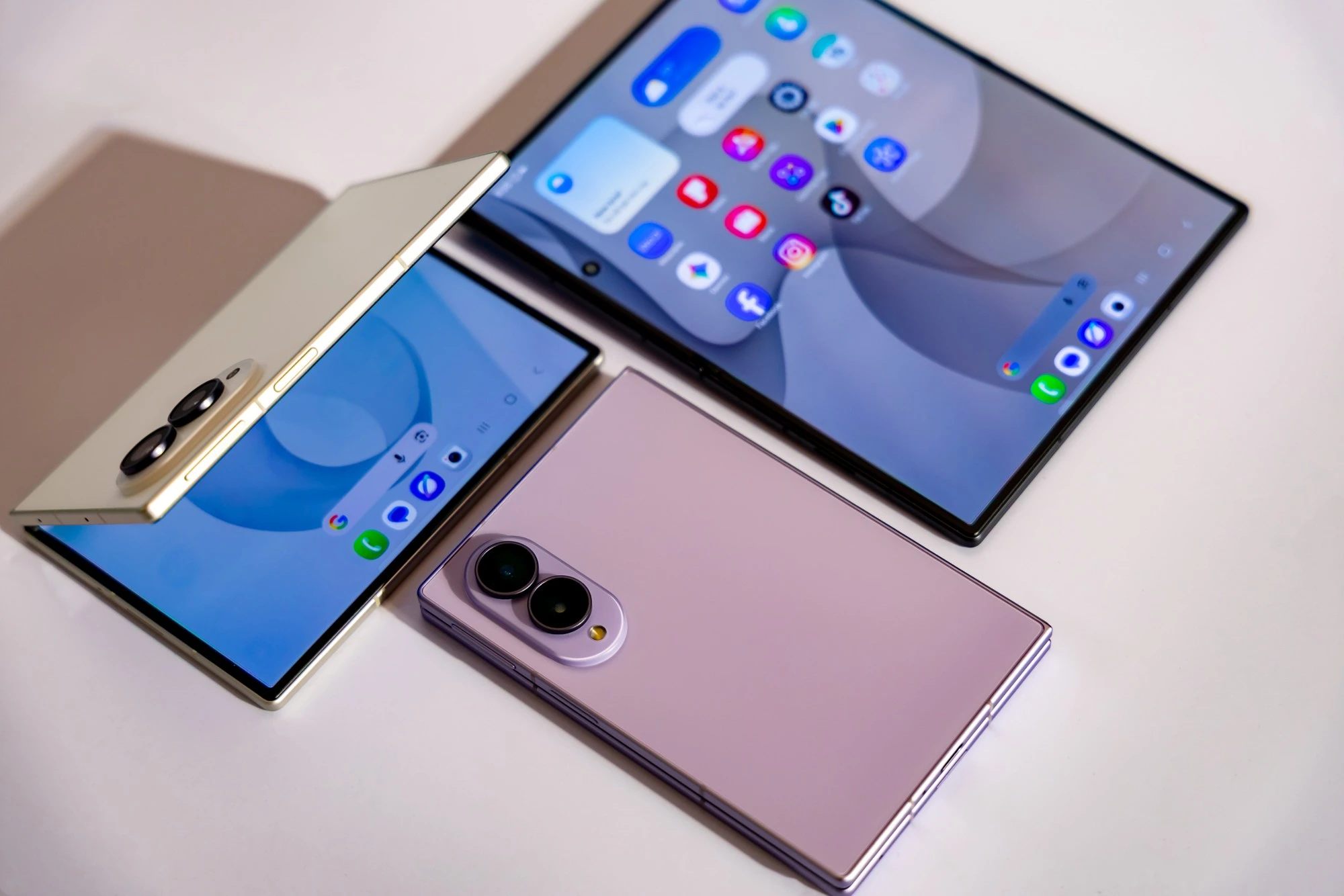 z fold 8 giá bao nhiêu