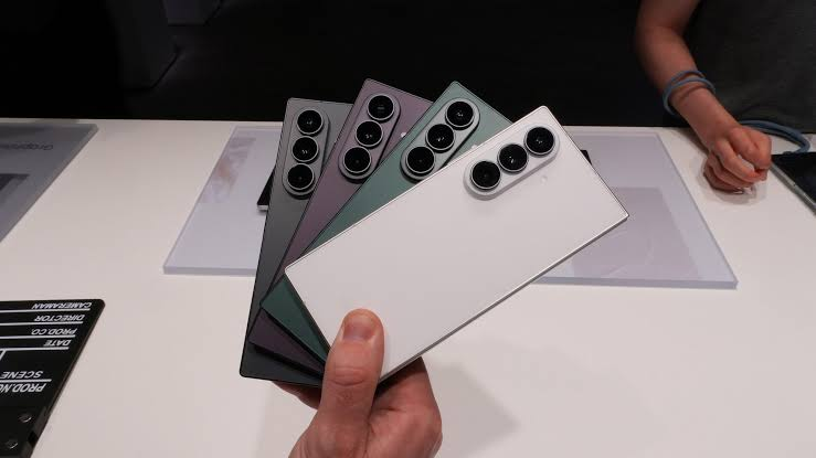z fold 8 ultra có mấy màu