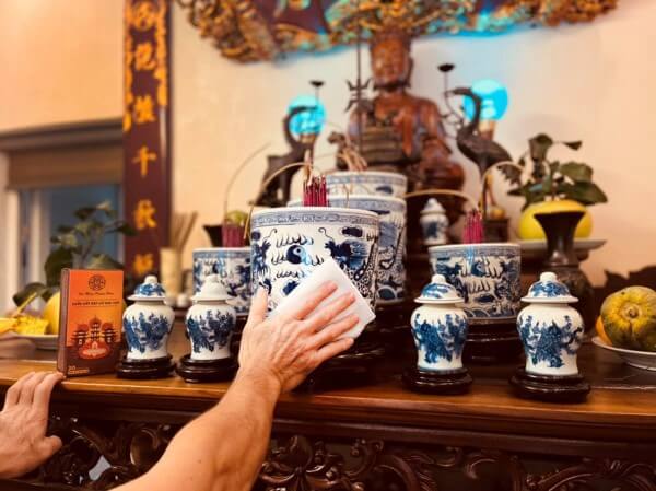 Chọn ngày đẹp để bao sái bàn thờ năm 2027 