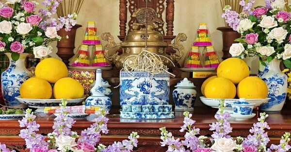 Nên chọn khung giờ Hoàng đạo để bao sái bàn thờ 