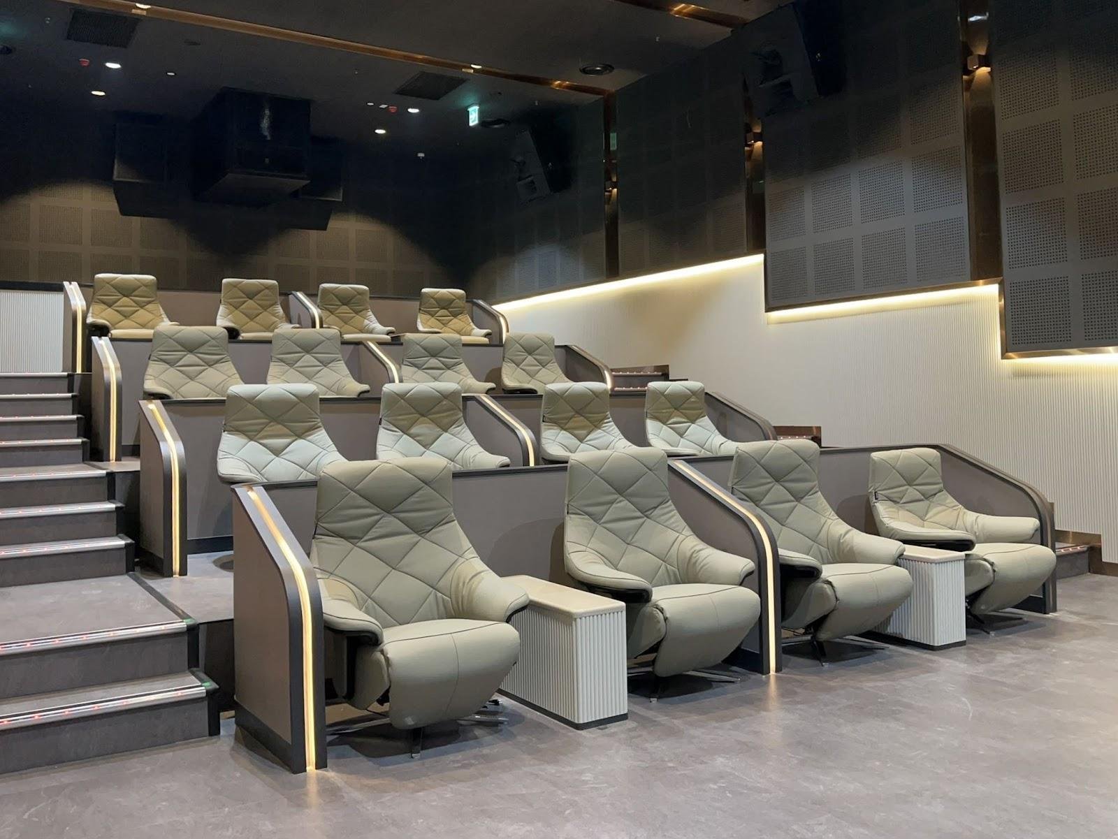 Các phòng chiếu đặc biệt tại Lotte Cinema có giá vé cao hơn phòng tiêu chuẩn