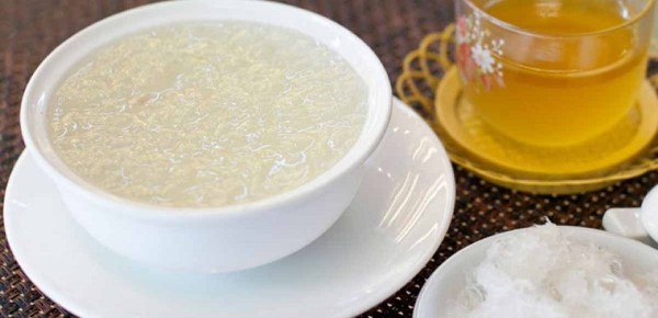 Tiến hành sơ chế và làm sạch yến sào