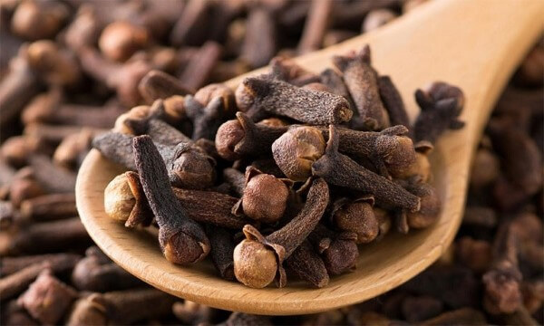 Chanh và đinh hương tạo hương thơm đuổi muỗi 