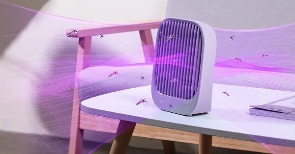 Sử dụng đèn bắt muỗi để thu hút côn trùng 
