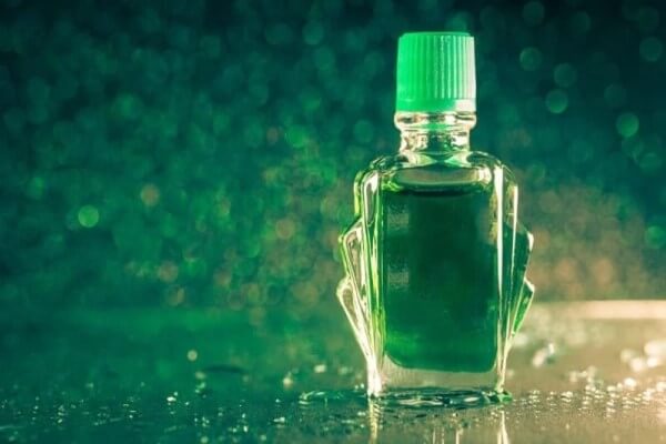 Dầu gió có thể sử dụng để đuổi muỗi trong nhà