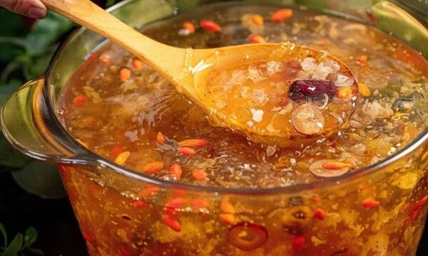 Những thành phần không cần nấu quá lâu vào sau