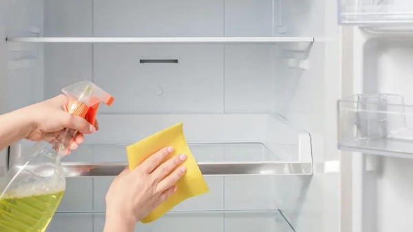 Vệ sinh và khử mùi cho tủ lạnh mới mua