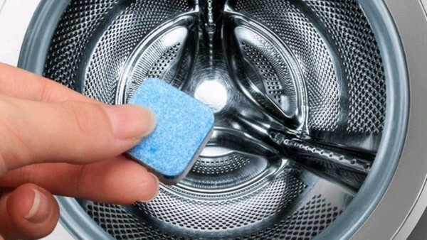 Sử dụng sản phẩm chuyên dụng để khử mùi máy giặt