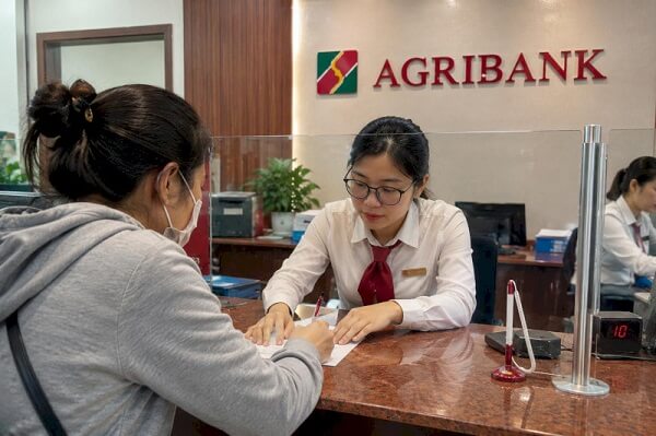 Khách hàng có thể đến phòng giao dịch gần nhất mang theo CCCD để được hỗ trợ