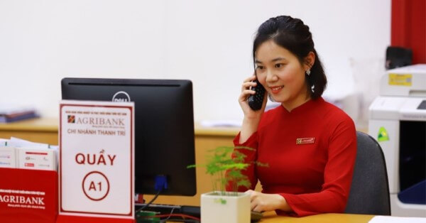 Khách hàng có thể gọi tổng đài 1900 558818 trước khi đến chi nhánh
