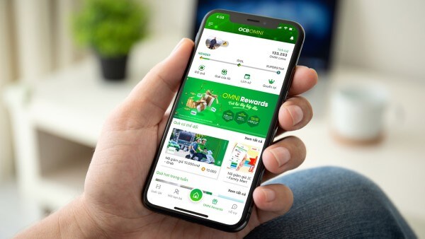 Mở ứng dụng OCB OMNI trên điện thoại 