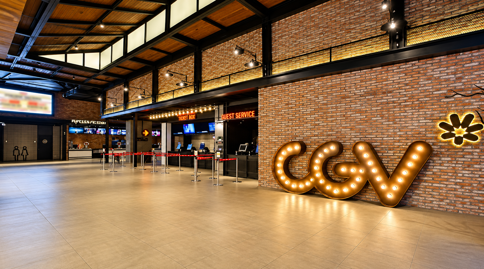 CGV Vincom Royal City có phòng ScreenX và nằm trong khu thương mại dưới lòng đất.
