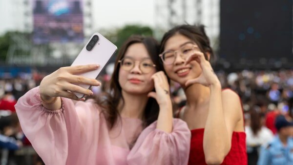 Những chiếc smartphone camera chất lượng là lựa chọn thiết thực nhất khi đi concert