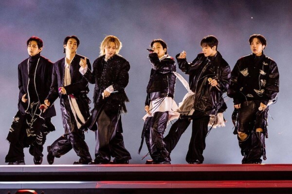 World Tour BTS kết hợp nhiều bản hit quen thuộc