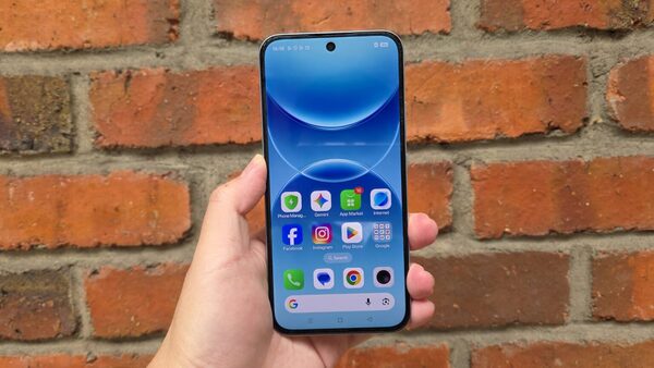Chất lượng hiển thị hình ảnh sắc nét, vuốt chạm mượt mà
