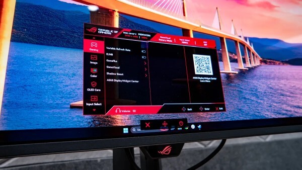Asus chú trọng trải nghiệm điều khiển với Menu OSD truy cập thông qua joystick