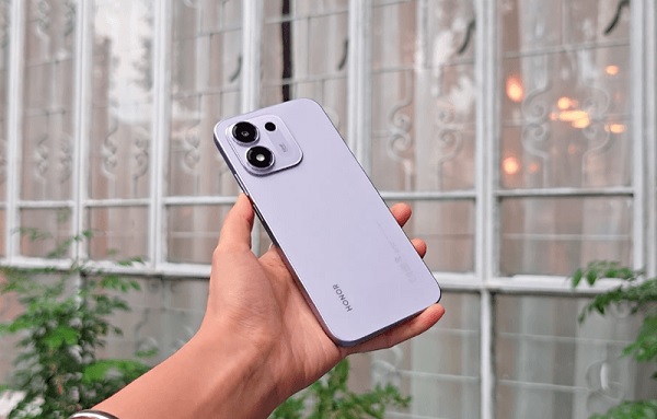 Mẫu máy mang trong mình viên pin dung lượng chuẩn lên tới 8.100 mAh