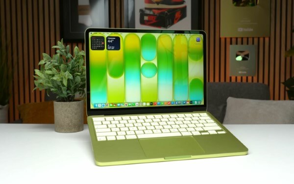 Màn hình Liquid Retina 13 inch, 2408 x 1506 pixel và độ sáng 500 nit