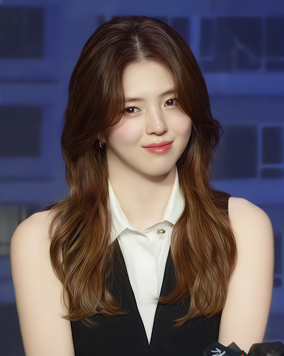 Han So Hee (tên thật Lee So Hee, sinh tại Ulsan) bắt đầu là người mẫu từ năm 2016 rồi debut diễn xuất với vai nhỏ năm 2017.