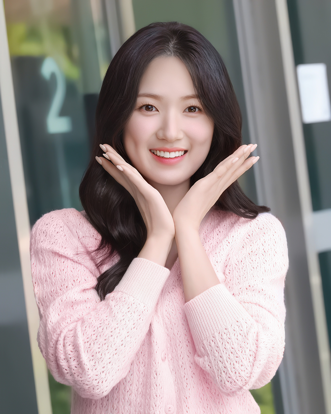 Kim Hye Yoon (sinh năm 1996 tại Seongnam) bứt phá với vai Kang Ye Seo trong Lâu đài trên không (Sky Castle, 2018 - 2019)