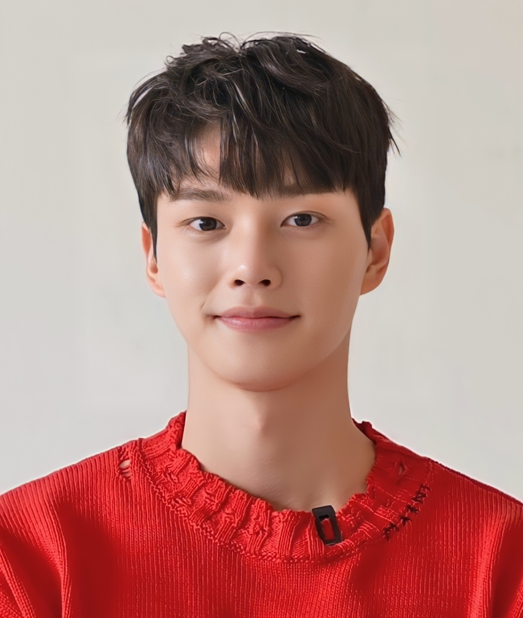Song Kang (sinh năm 1994 tại Suwon) được fan gọi vui là "con trai Netflix" vì liên tục đóng các dự án của nền tảng này