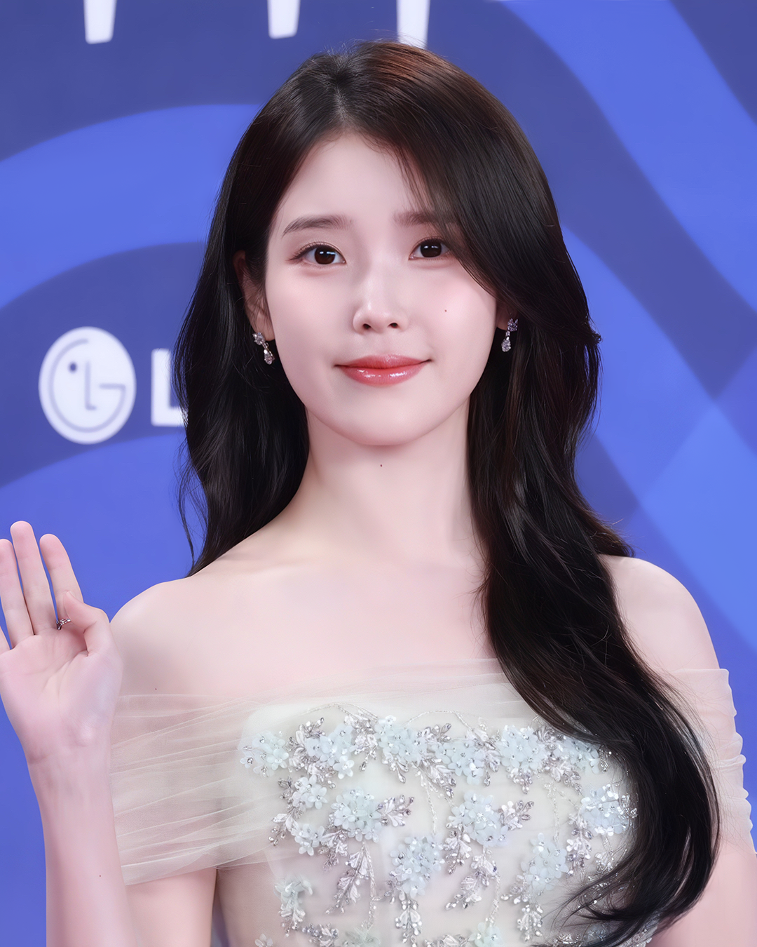 Diễn viên Hàn Quốc IU được nhớ đến với vai Lee Ji An trong My Mister (2018), Jang Man Wol trong Hotel Del Luna (2019)