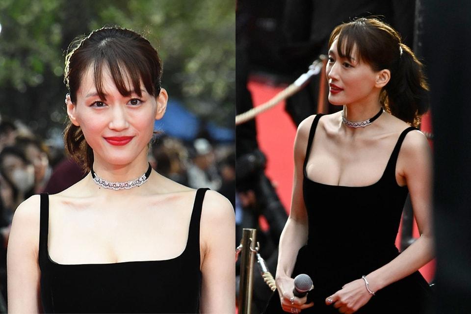 一件黑色禮服、一抹紅唇... :東京影展紅毯上佔滿了版面,綾瀨遙的美令人屏息! - POPBEE