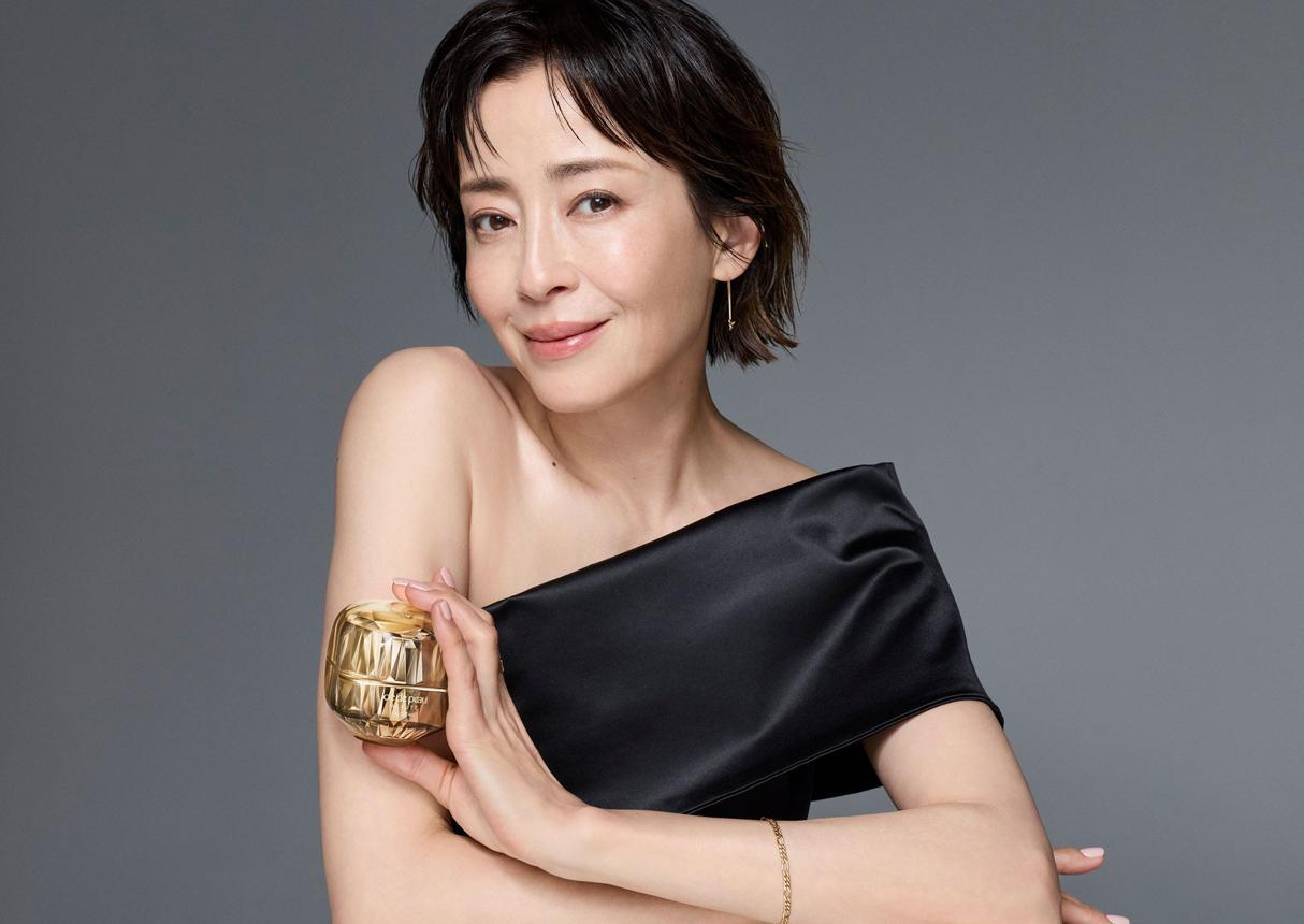 宮沢りえ、唯一無二の輝きを、今も未来も。クレ・ド・ポー ボーテ「ラ・クレーム」が紡ぐ、至高の肌|ハーパーズ バザー(Harper's BAZAAR)公式