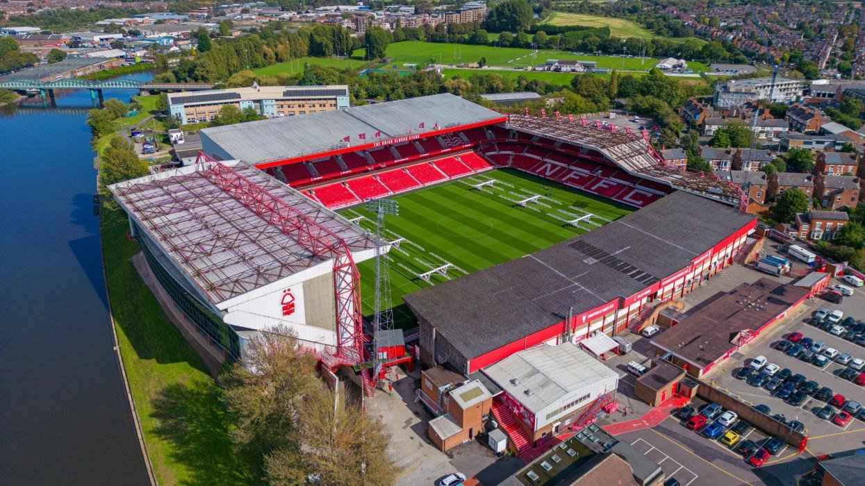 Sân City Ground, địa điểm tổ chức trận Nottingham Forest – Manchester City. Ảnh: Arne Müseler, Wikimedia Commons
